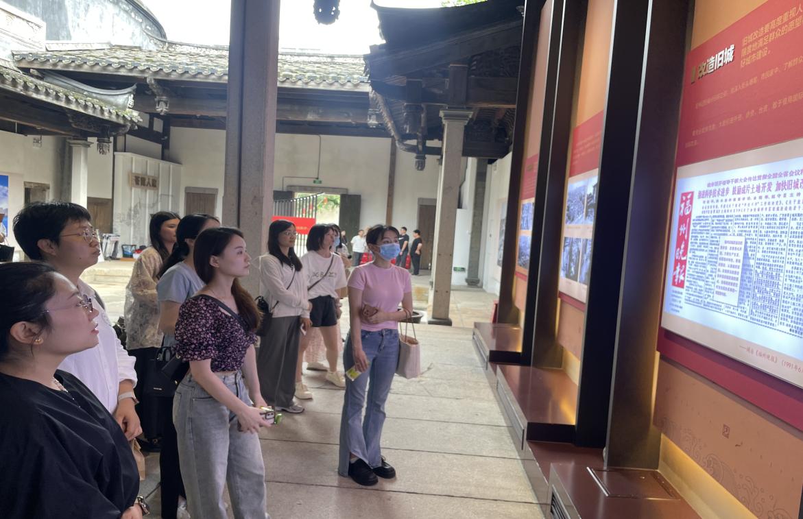 杨钰雪材料818883ca8f9e8a06cc7a5592a7cfdb17