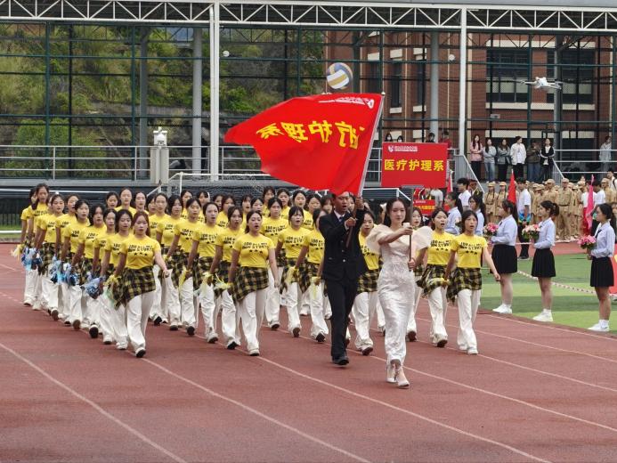 F:/郑智/英华/稿子/2025--2026第一学期/图片/第21期/3.jpg3