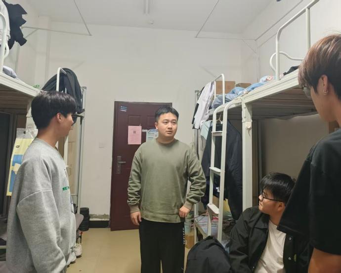 F:/郑智/英华/稿子/2025--2026第一学期/图片/第29期1/9.jpg9