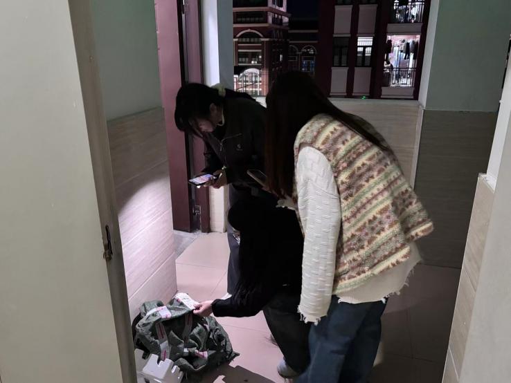 F:/郑智/英华/稿子/2025--2026第一学期/图片/第29期1/8.jpg8